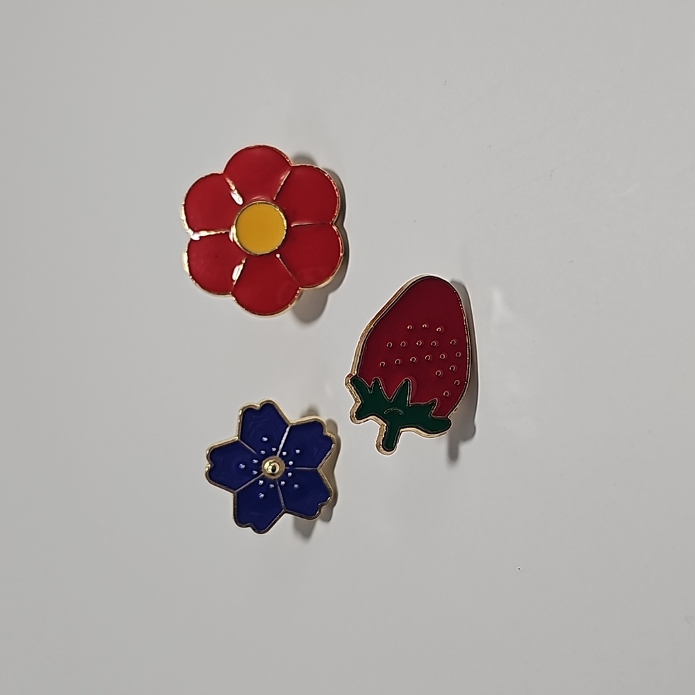 New pin bundle, set of 3 pins, brooches, flowers, strawberry